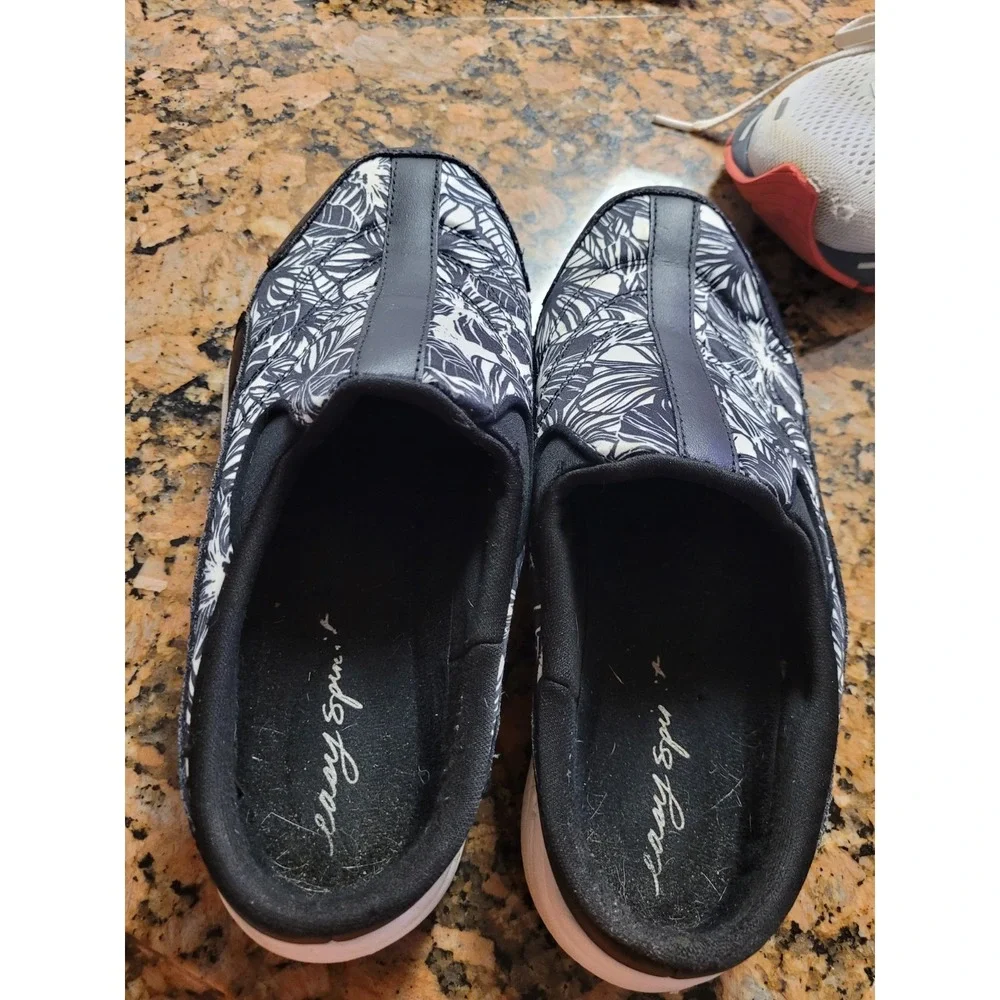 Womans Easy Spirit Travel Time Slip On Size 9 Black and White Floral Casual Boho